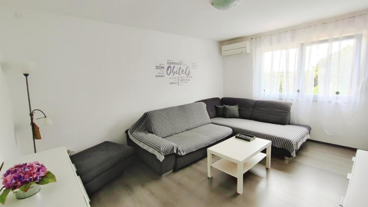 Apartment Jan 2+2 With Balcony Пула Екстериор снимка