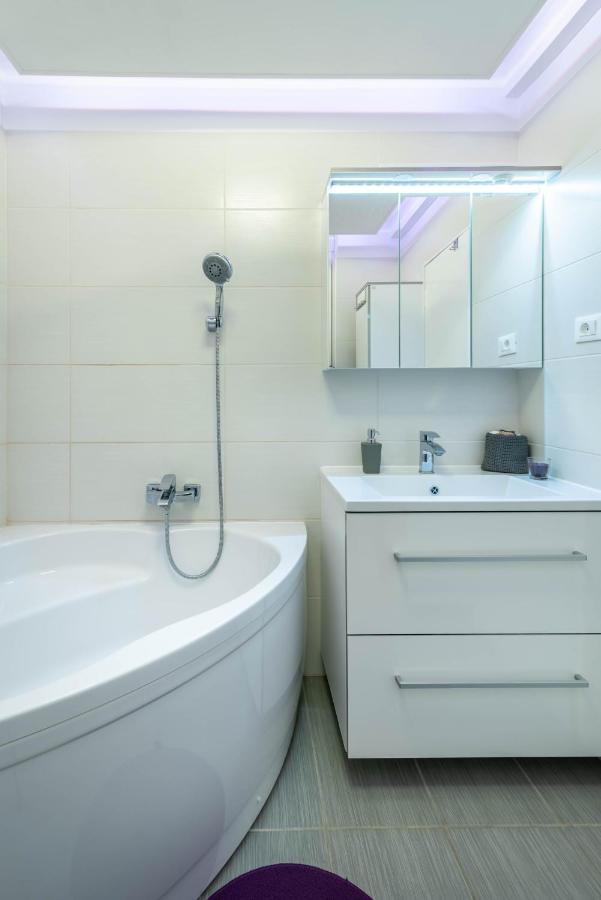 Apartment Jan 2+2 With Balcony Пула Екстериор снимка