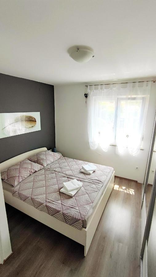 Apartment Jan 2+2 With Balcony Пула Екстериор снимка