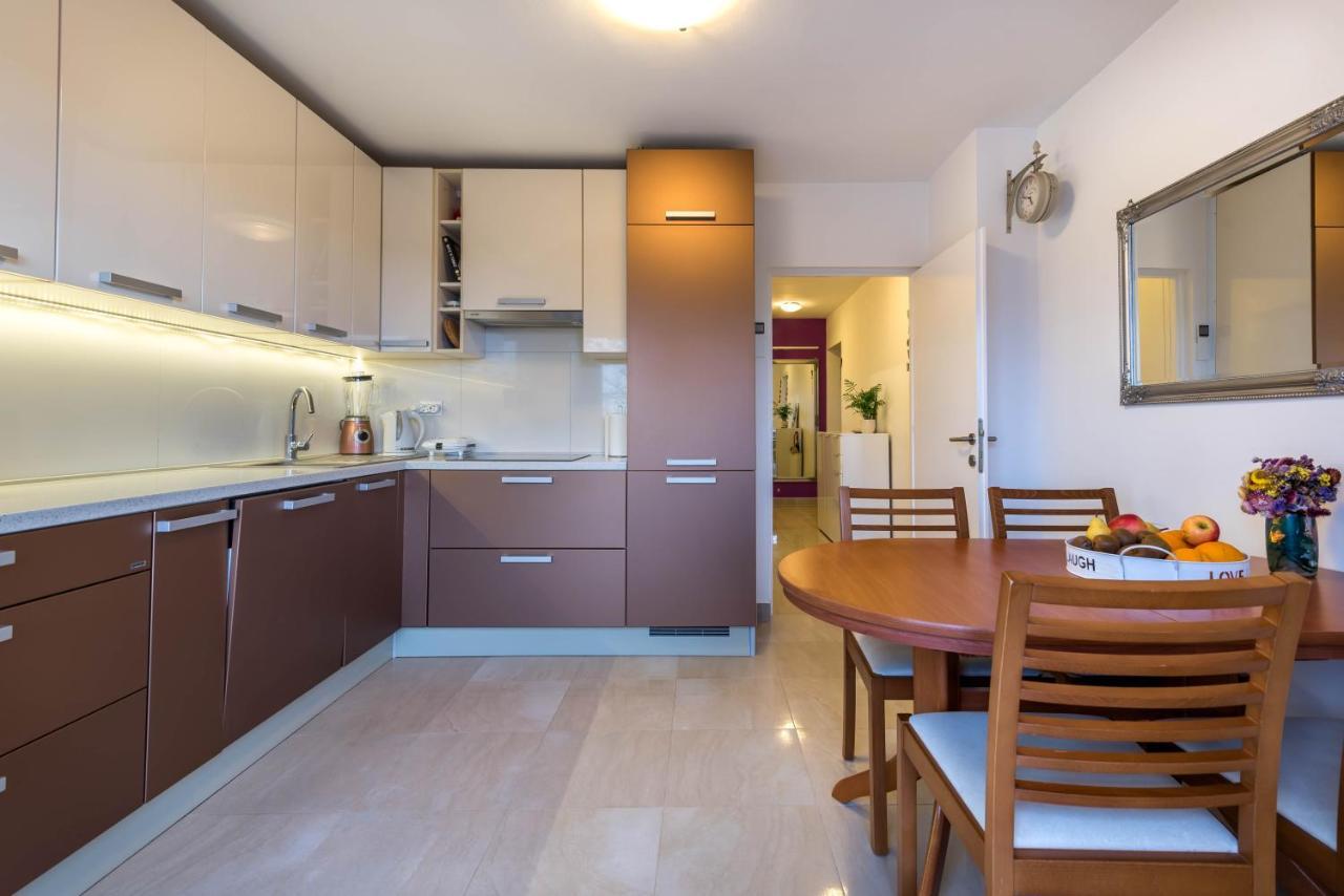 Apartment Jan 2+2 With Balcony Пула Екстериор снимка